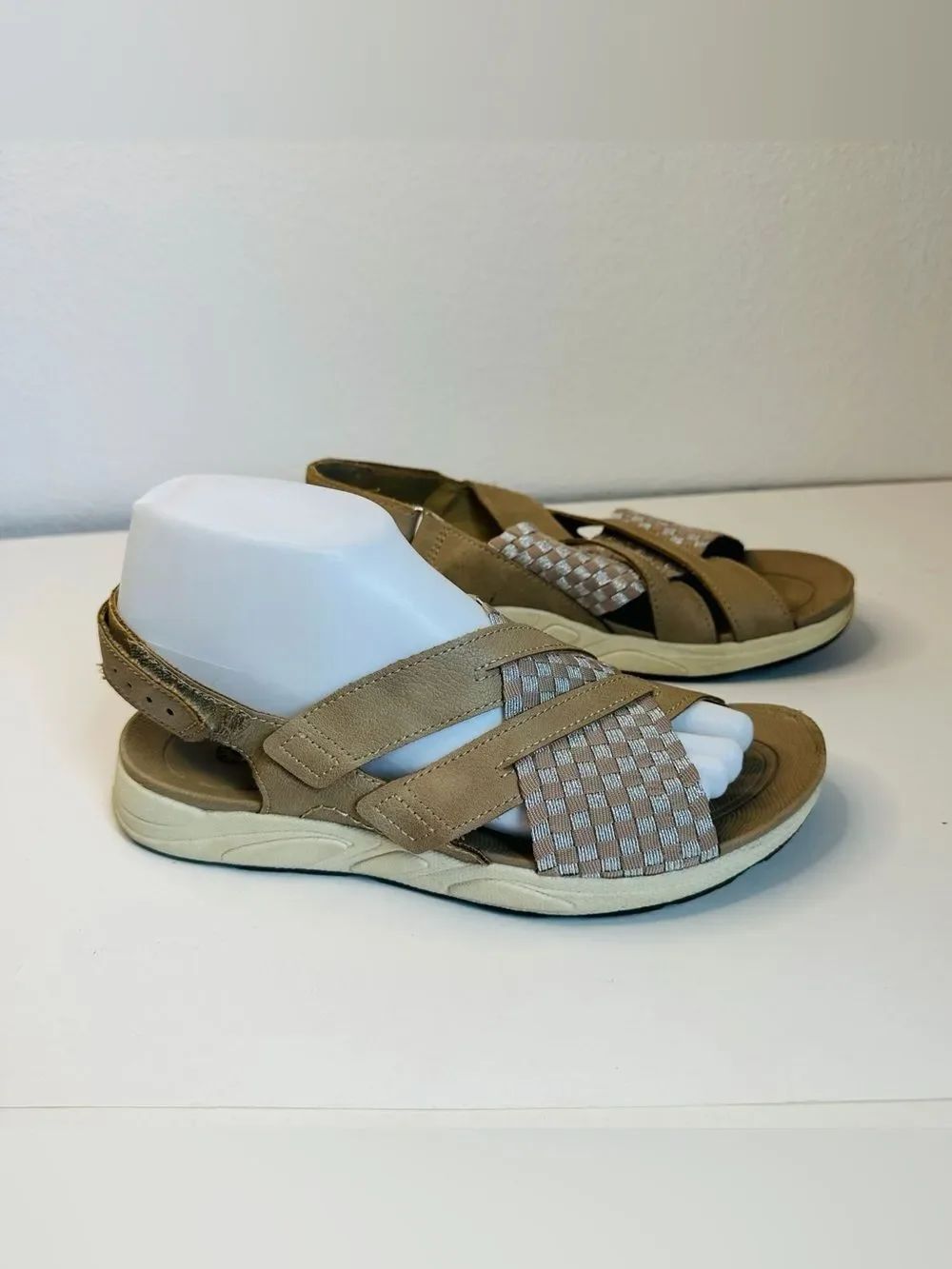 Earth Spirit Sandals Womens 7 Slingback Strappy Adjustable Taupe Silver Metallic